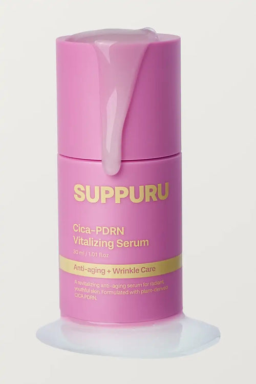 SUPPURU Cica-PDRN Vitaliserend Serum 30ml, roze flesje met heldere gel over de dop, officiële packshot